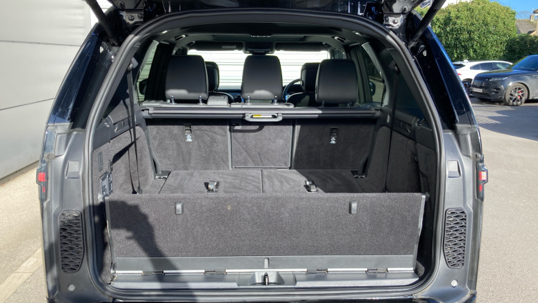 Land Rover Discovery 3.0 D300 Dynamic SE 5dr Auto Diesel Station Wagon